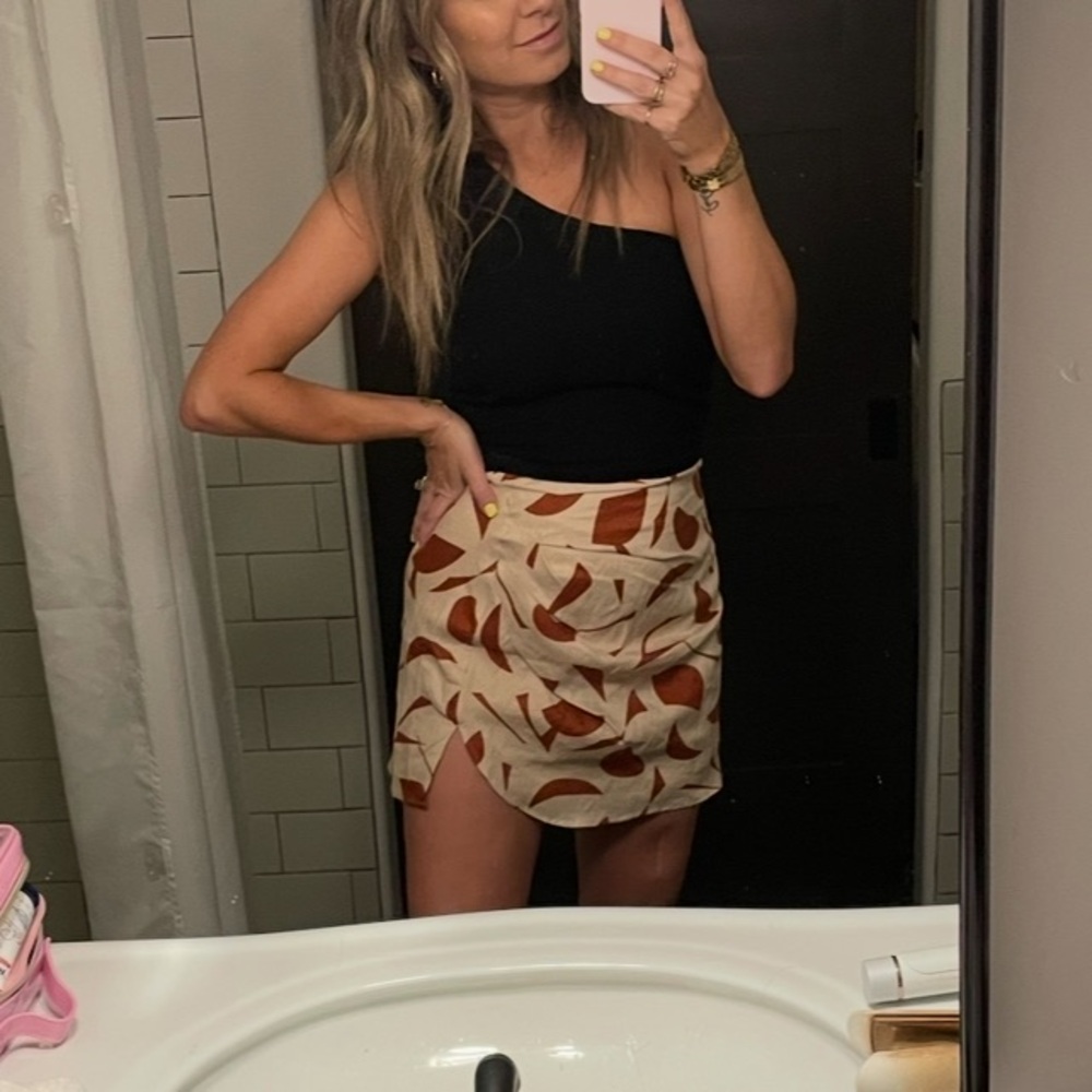 Astr Beige and Brown Abstract Mini Skirt - Picture 3 of 3